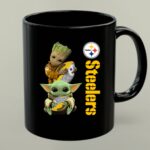 Baby Yoda And Groot Hug Pittsburgh Steelers 1 mug.jpg