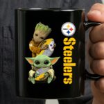 Baby Yoda And Groot Hug Pittsburgh Steelers 3 mug.jpg