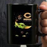 Baby Yoda Chicago Bears Football Force Magic 3 mug.jpg