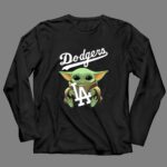 Baby Yoda Hug Los Angeles Dodgers 4 Long Sleeves.jpg