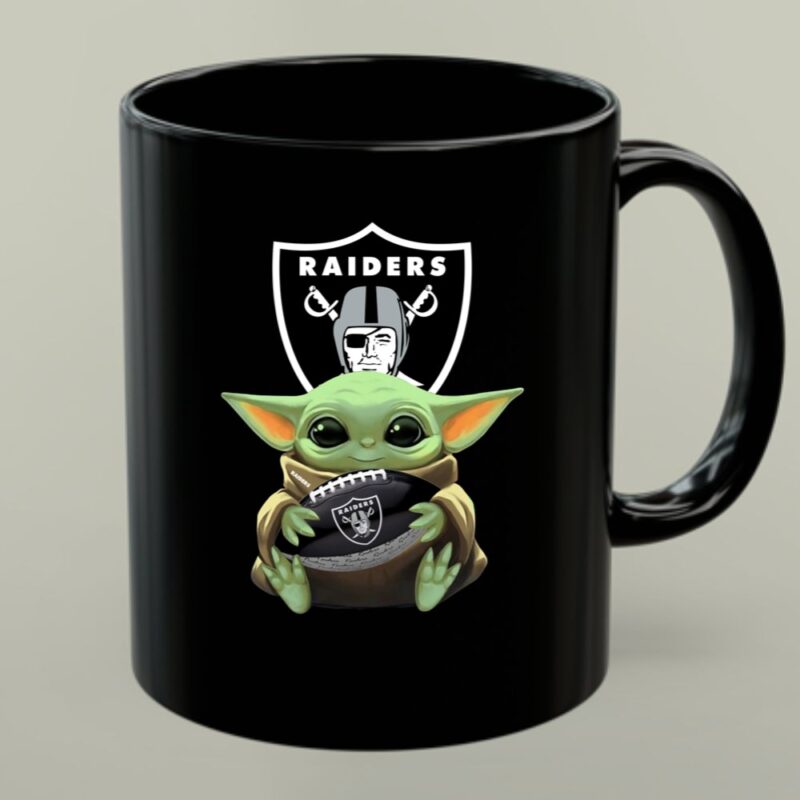 Baby Yoda Hug Oakland Raiders football 1 mug.jpg