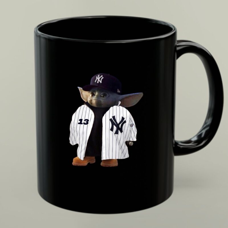 Baby Yoda Wear New York Yankees 1 mug.jpg