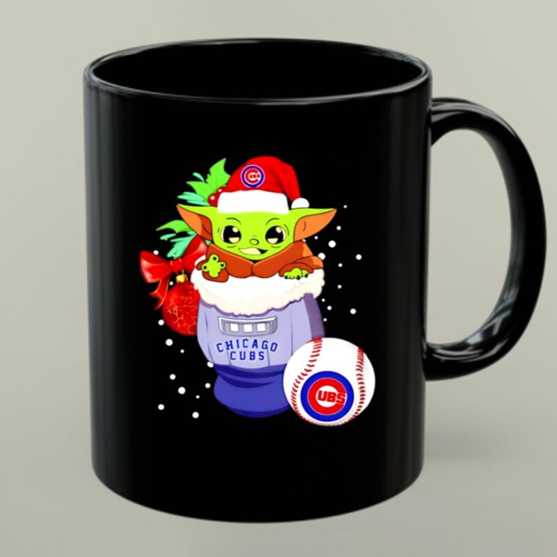 Baby Yoda and R2D2 Merry Christmas With Chicago Cubs 1 mug.jpg