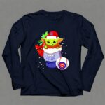 Baby Yoda and R2D2 Merry Christmas With Chicago Cubs 9 Long Sleeves.jpg Baby Yoda and R2D2 Merry Christmas With Chicago Cubs 9 Long Sleeves.jpg