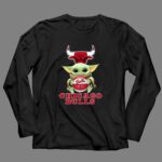Chicago Bulls Baby Yoda Holding Basketball 4 Long Sleeves.jpg