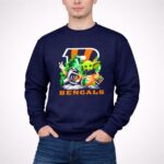 Cincinnati-Bengals-St-Patricks-Day-Gnome-and-Baby-Yoda-Football-3-Sweatshirt