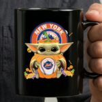 Halloween Pumpkin Baby Yoda Holding New York Mets Baseball with City Skyline 3 mug.jpg