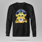 Halloween-Pumpkin-Baby-Yoda-Holding-New-York-Yankees-Baseball-8-Sweatshirt