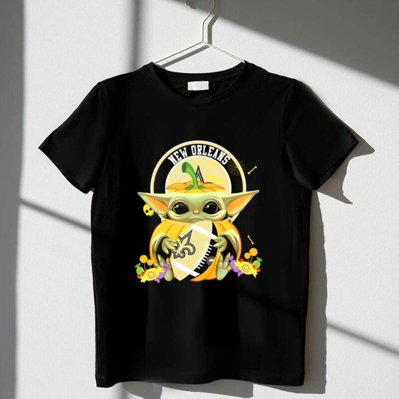 Halloween20Pumpkin20Baby20Yoda20Hug20New20Orleans20Saints20Football 1 T Shirt.jpg
