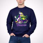 Leprechauns-Gnomes-Baby-Yoda-Hug-Vikings-Football-Team-3-Sweatshirt