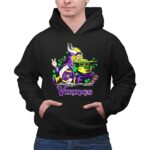 Leprechauns-Gnomes-Baby-Yoda-Hug-Vikings-Football-Team-7-Hoodie