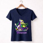 Leprechauns-Gnomes-Baby-Yoda-Hug-Vikings-Football-Team-9-Womens-V-Neck