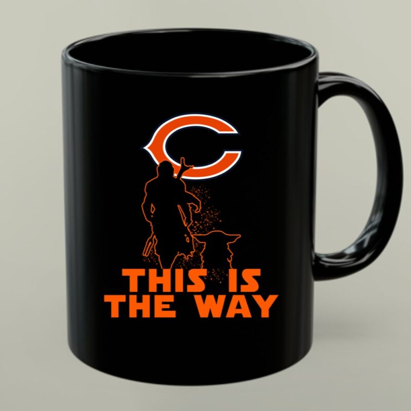 Mandalorian And Baby Yoda This Is The Way Chicago Bears 1 mug.jpg