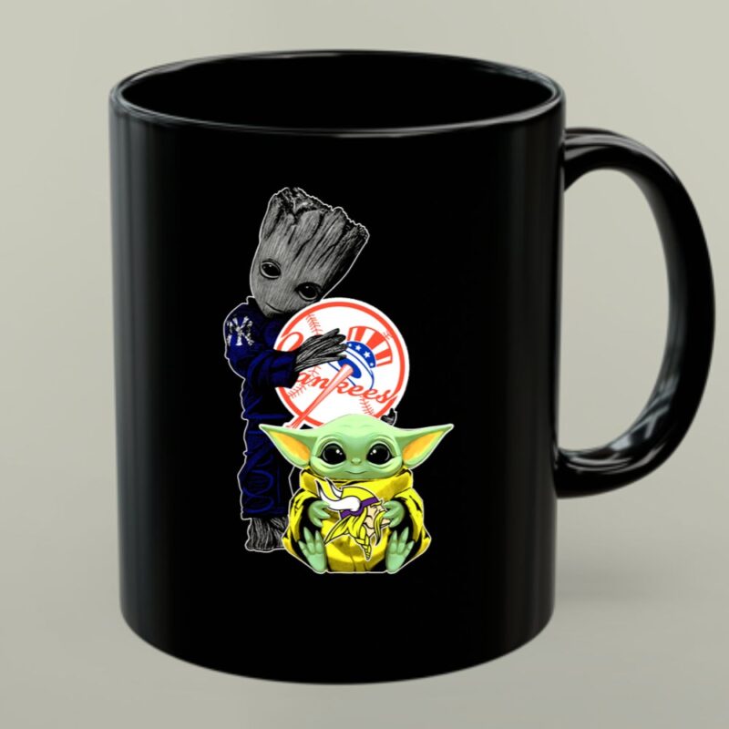 Mashup New York Yankees Groot Baby Yoda Collaboration 1 mug.jpg