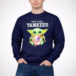 New-York-Yankees-Baby-Yoda-Holding-Team-Baseball-Emblem-3-Sweatshirt