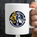 New York Yankees Star Wars R2 D2 and C 3PO 3 mug.jpg