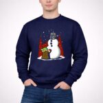 The-Best-Snowman-In-The-Parsec-Yoda-Hugs-Snowman-Mandalorian-Helmet-Snow-Star-Wars-3-Sweatshirt