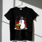 The-Best-Snowman-In-The-Parsec-Yoda-Hugs-Snowman-Mandalorian-Helmet-Snow-Star-Wars-6-T-Shirt
