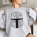 Yoda-Best-Dad-The-Mandalorian-Helmet-Baby-Yoda-3-Sweatshirt