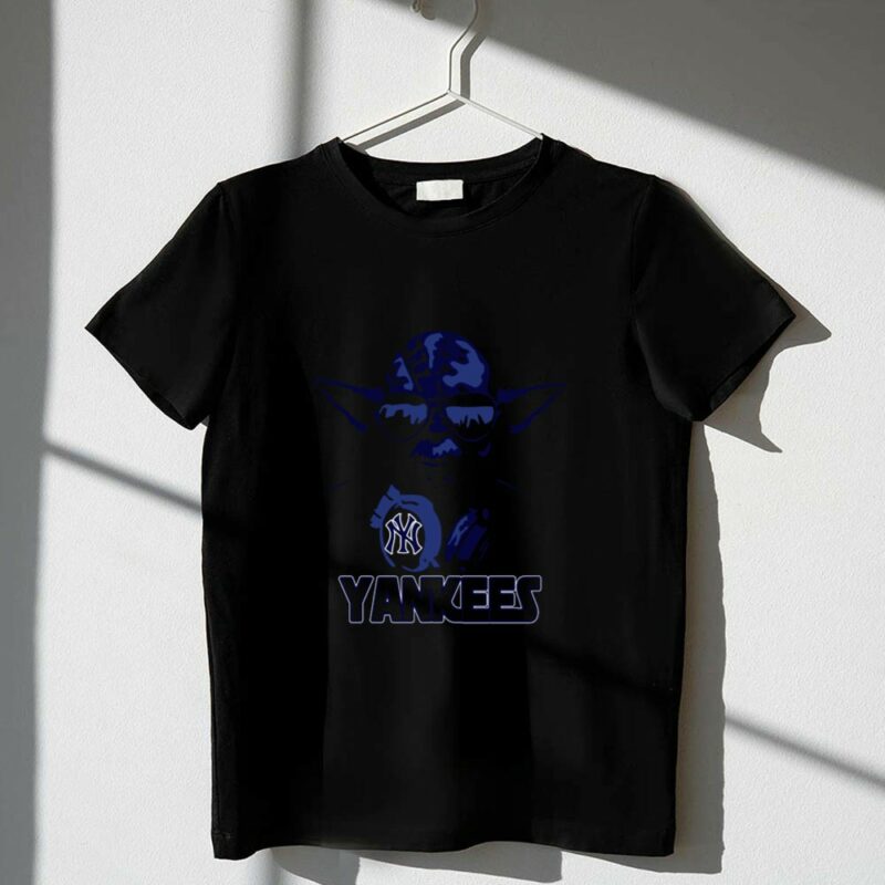 Yoda Star Wars Wearing New York Yankees Logo and Sunglasses Yankees Fans 1 T Shirt
