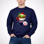 Yoda and R2D2 Star Wars Christmas With Boston Red Sox 3 Sweatshirt.jpg Yoda and R2D2 Star Wars Christmas With Boston Red Sox 3 Sweatshirt.jpg